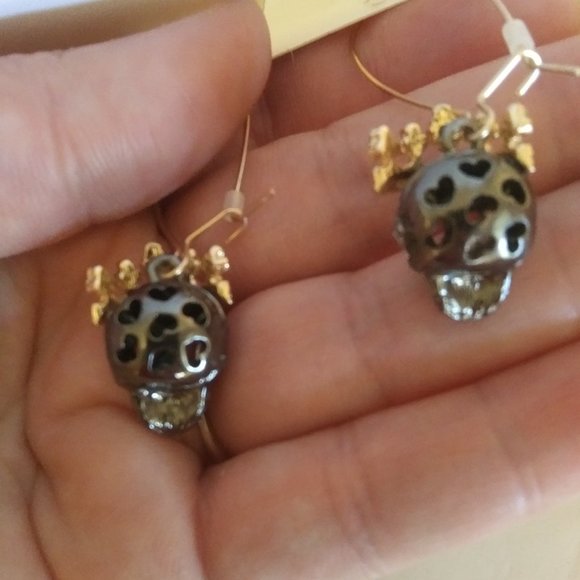 New Betsey Johnson king crowned skull bling earrings - Picture 9 of 12